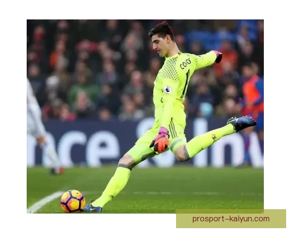 库尔图瓦近期转会传闻持续发酵，状态稳健引发关注