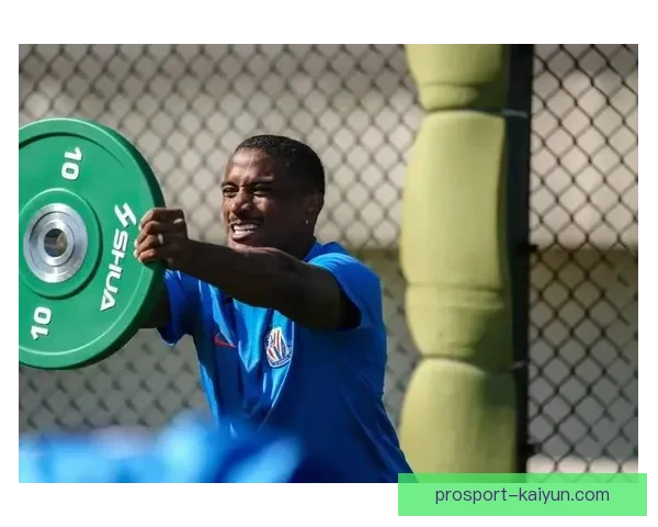 比利时队队长近期表现稳健，持续提升球队中场组织能力